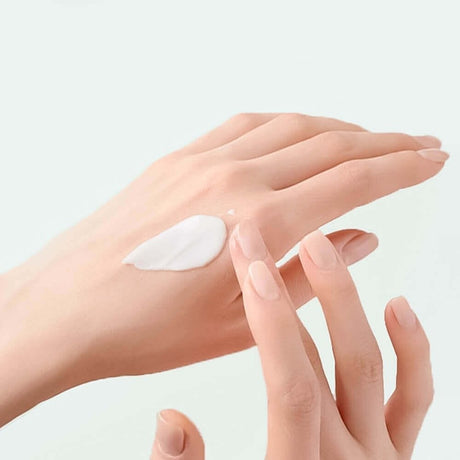 Anua Heartleaf Silky Moisture Sunscreen SPF 50+ PA++++ - 50 ml